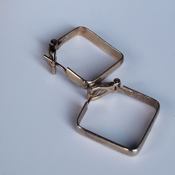 Vintage Avon 12k Gold Fill Square Hoop Earrings .75" - Picture 2 of 5